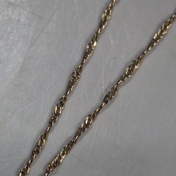 14K Gold Virgin Mary Necklace - Picture 9 of 10